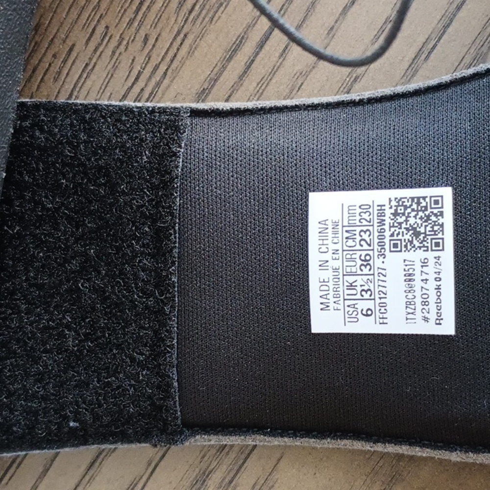 Reebok Women's Performance Memory Foam Slides  Black& White  Various Sizes  NWT - Picture 9 of 12